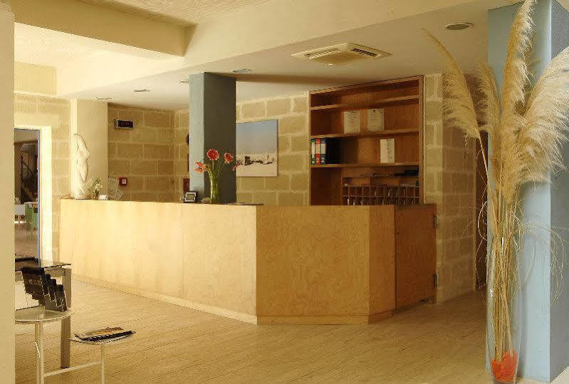 白色凯芙酒店 法维尼亚纳 外观 照片